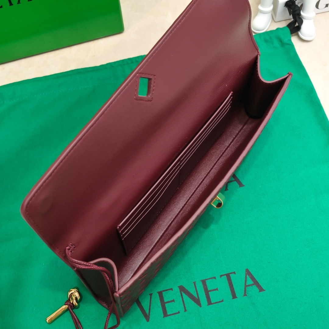 Bottega Veneta Clutch Bags